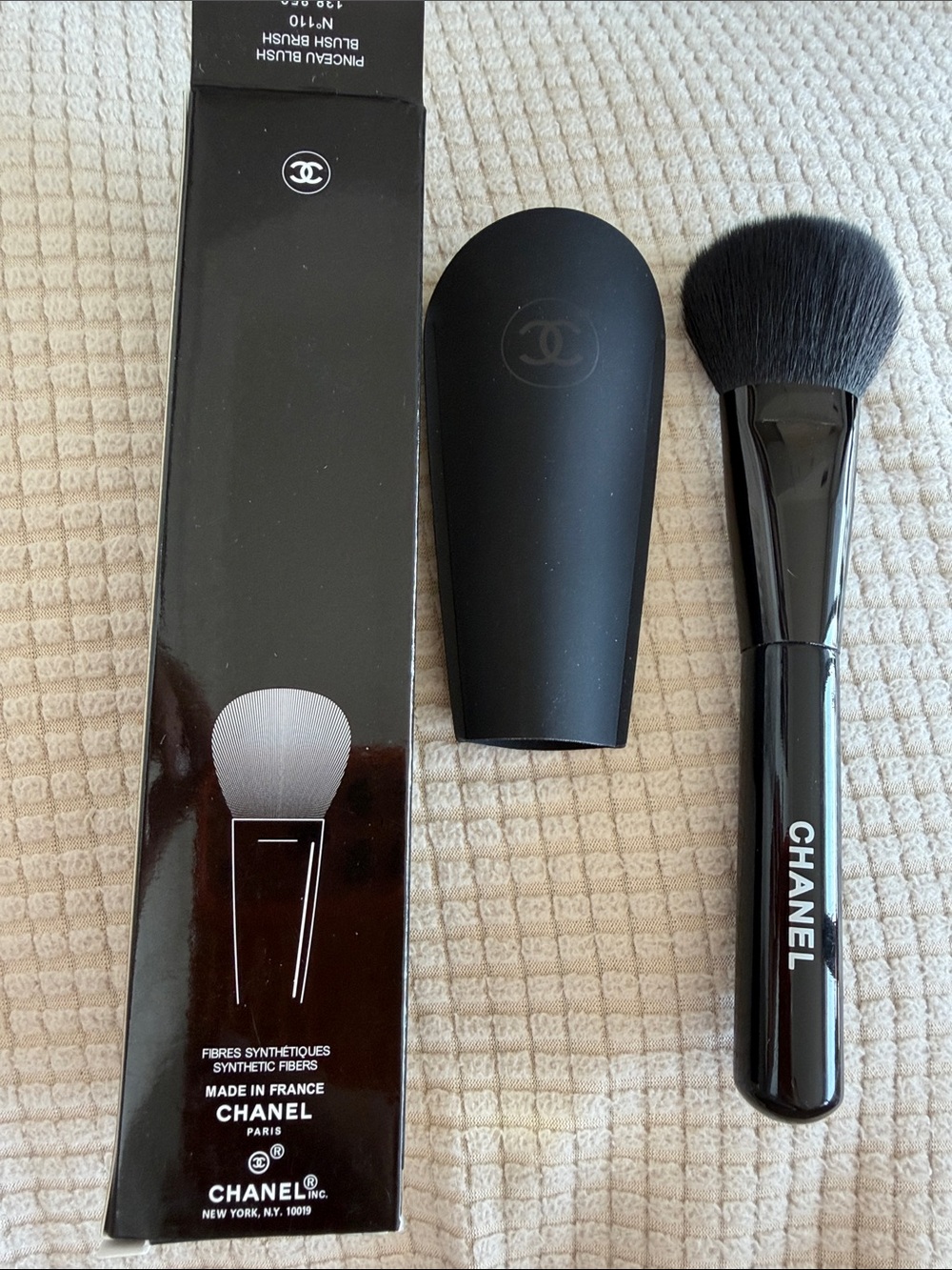 CHANEL Black Powder Brush with Matte Black Sleeve